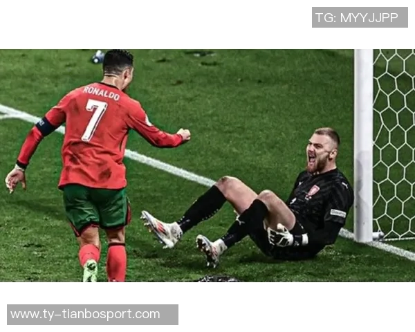 C罗精彩垫射破门却因越位被判无效令人惋惜的瞬间