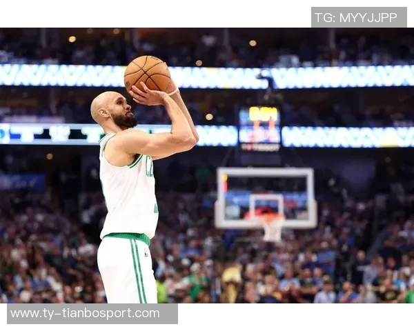 德里克怀特状态起伏16投6中三分球表现不佳但仍贡献16分5助攻2盖帽