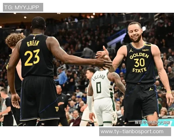 科尔感激库里和巴特勒的场边支持这对年轻球员成长至关重要