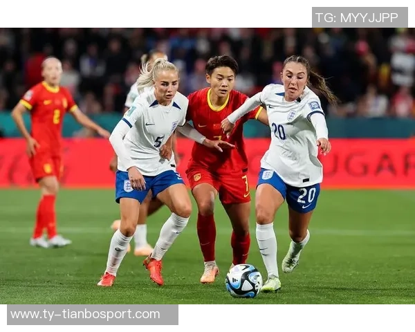 中国国家女子足球队抵达伦敦全力备战与英格兰女足的国际友谊赛