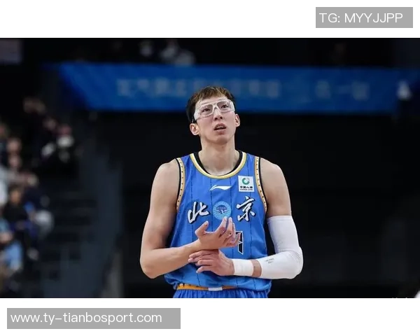 周琦半场强势表现内线统治力显现贡献7分5篮板助力球队奋勇争先